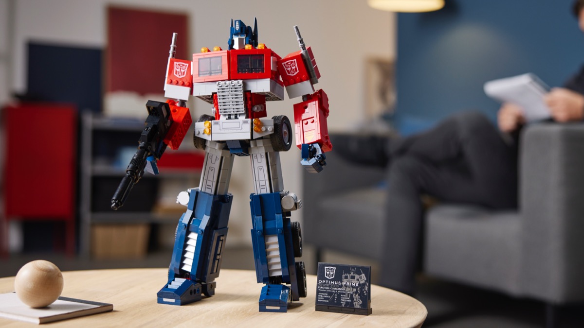 Free gift plus big discount on LEGO Icons 10302 Optimus Prime at Zavvi