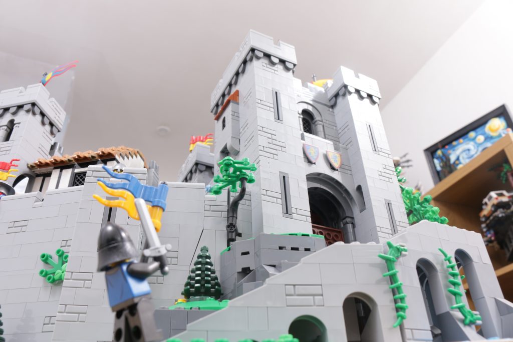 LEGO ICONS 10305 Lion Knights Castle review 99 1024x683