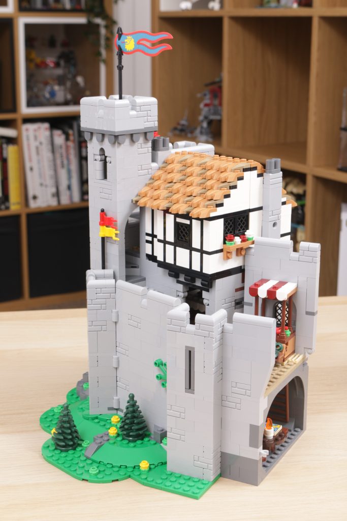 LEGO ICONS 10305 Lion Knights Castle review 70 683x1024