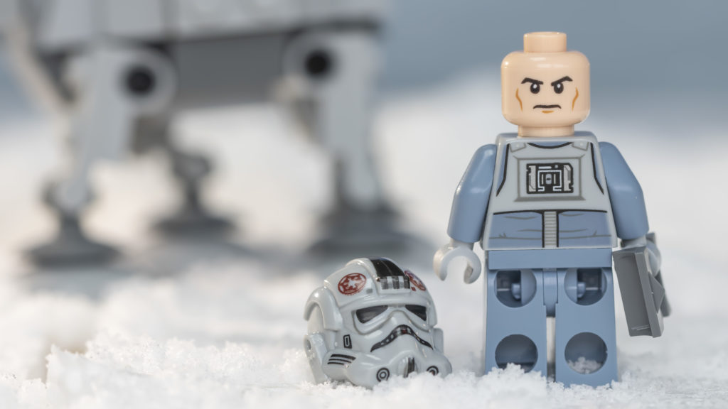 LEGO Star Wars 75298 AT AT vs Tauntaun 4